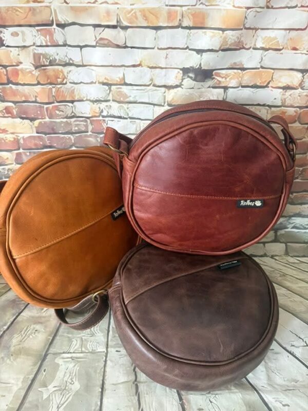 Lisa Ronde Slingbags