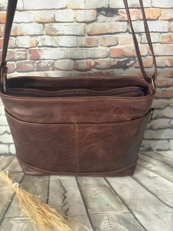 Hannelie Slingbags