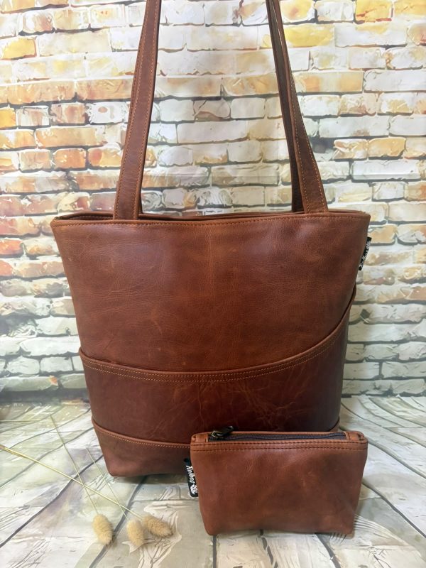 a Carla Curve tote handsak met mini grimeersakkie kombo